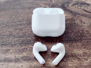 Apple AirPods 4 Bluetooth-Kopfhörer Ladecase mit Ohrhörern