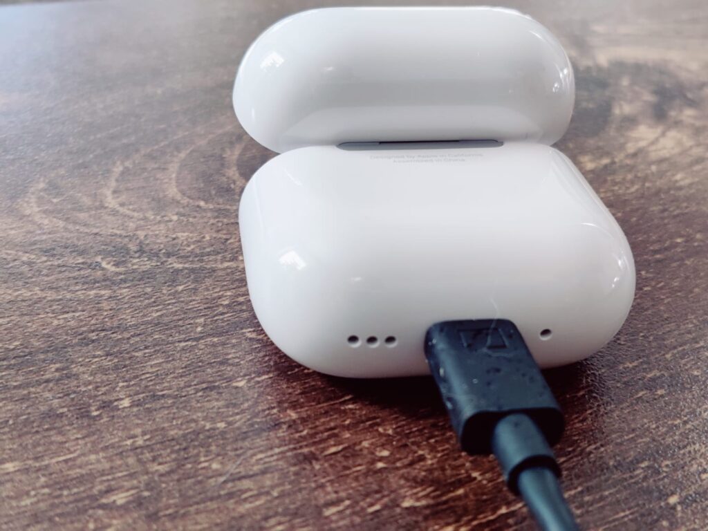 Apple AirPods (4. Generation) In-Ear-Kopfhörer mit Ladekabel