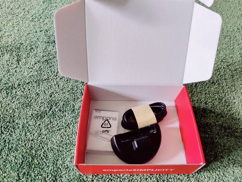 Emporia SIMPLICITY Seniorenhandy Verpackung mit Zubehör