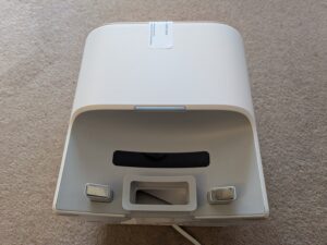 Absaugstation des SwitchBot K11+ Staubsauger-Roboters von hinten