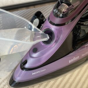 Braun TexStyle 9 SI9661VI Dampfbügeleisen Befüllung