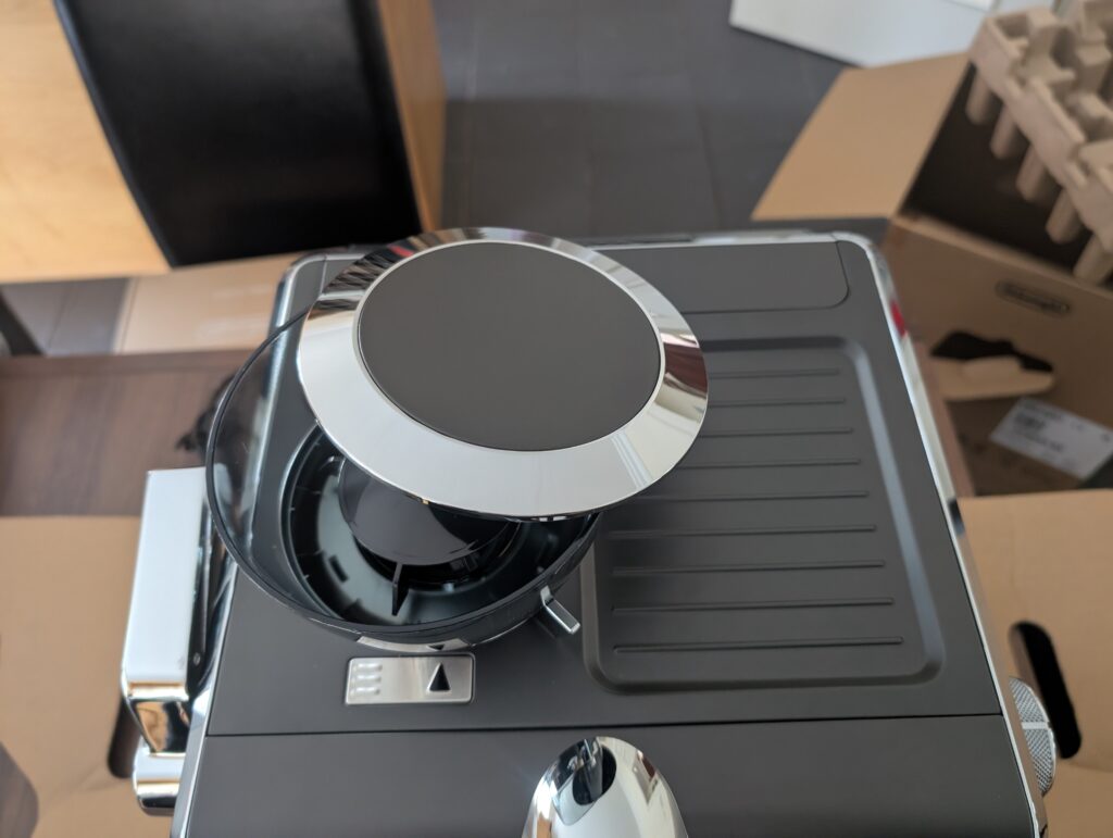 De'Longhi La Specialista Opera Siebträgermaschine Bohnenbehälter mit Deckel