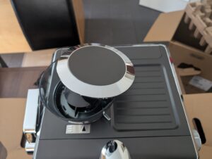De'Longhi La Specialista Opera Siebträgermaschine Bohnenbehälter mit Deckel