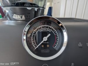 De'Longhi La Specialista Opera Siebträgermaschine Manometer
