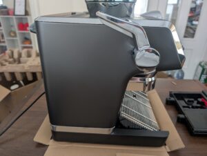 De'Longhi La Specialista Opera Siebträgermaschine Seitenansicht 2