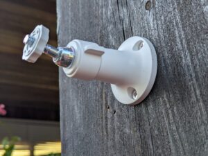 Halterung der Wansview A1 Überwachungskamera montiert (2)