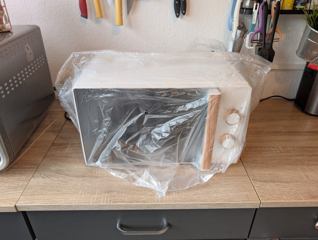 MEDION MD10596 Mikrowelle ausgepackt