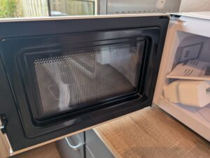 MEDION MD10596 Mikrowelle geöffnete Tür mit Sichtfenster