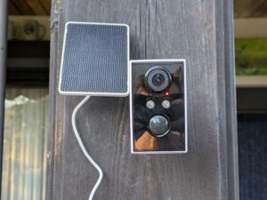 Montierte Wansview A1 Überwachungskamera von vorne