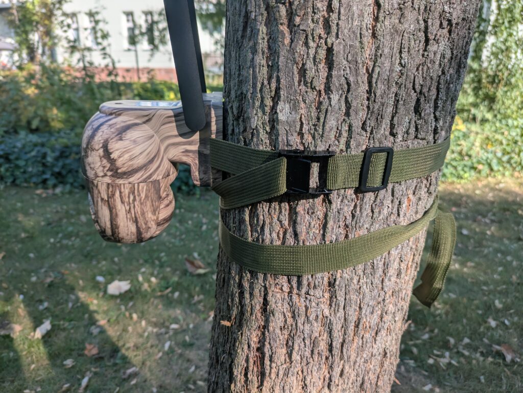 NUASI RBX-S60 Wildkamera von der Seite montiert