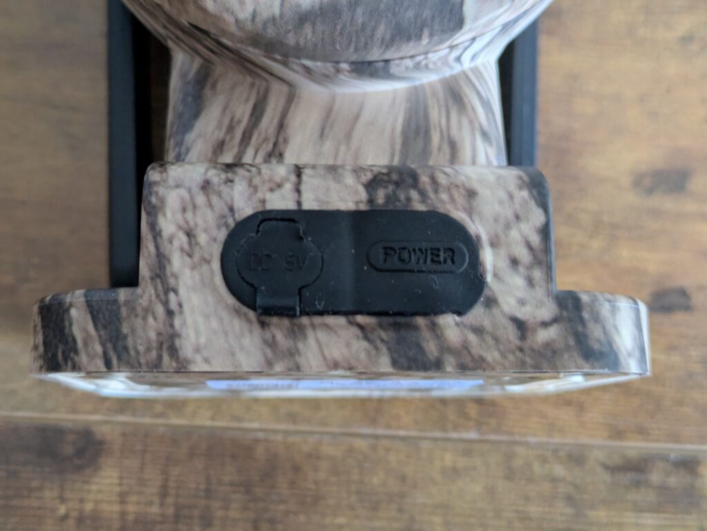 NUASI RBX-S60 Wildkamera von unten Stromanschluss