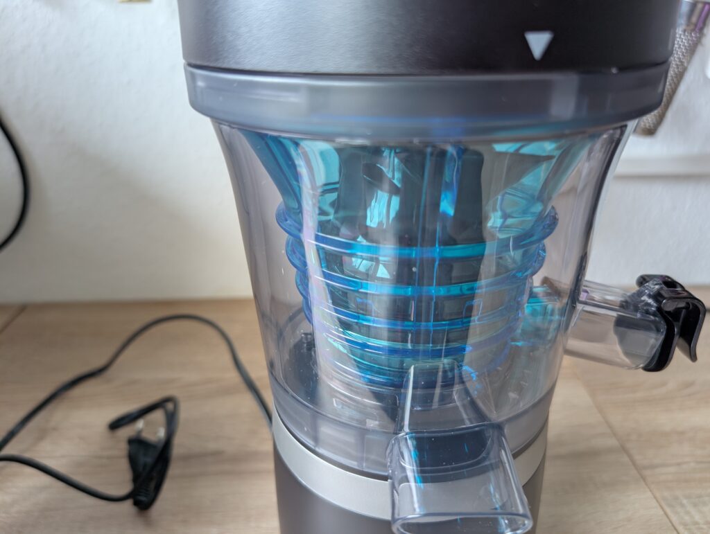 Panasonic MJ-L700KXE Entsafter zusammengesetzt mit Einsatz für gefrorene Früchte