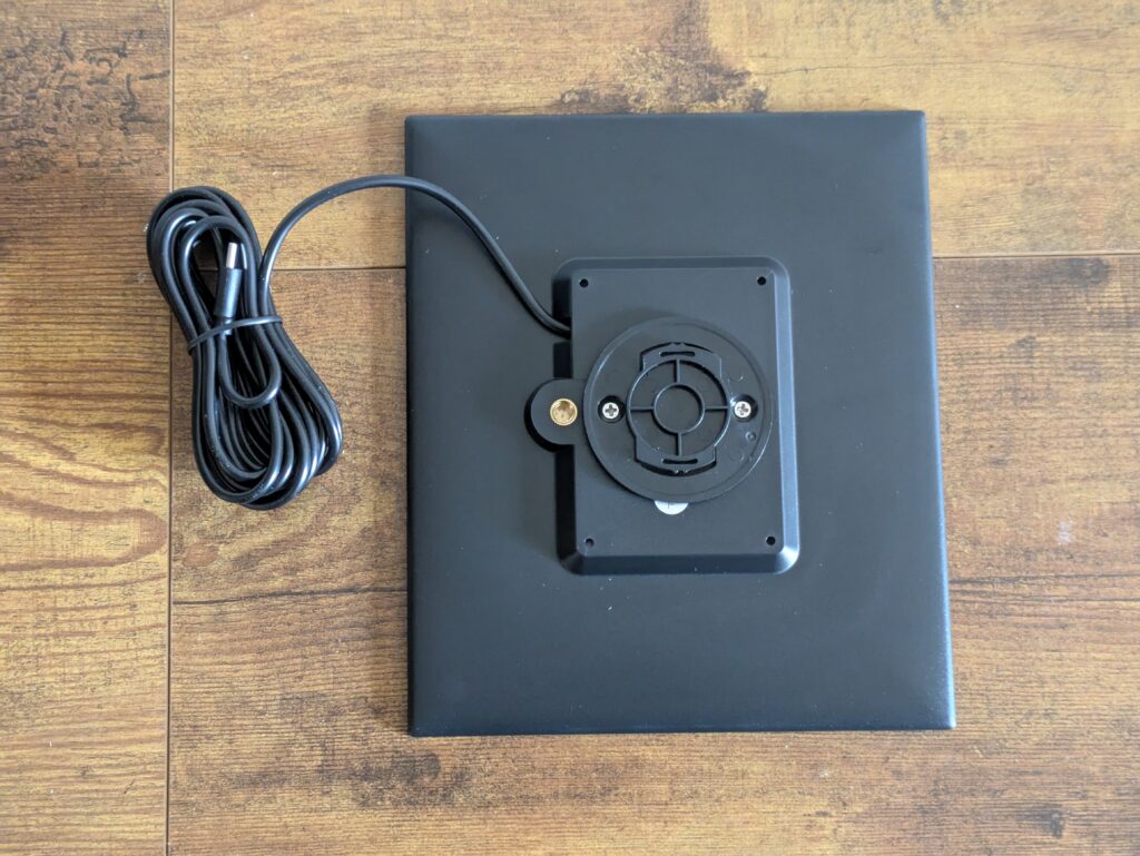 Solarpanel der NUASI RBX-S60 Wildkamera von hinten