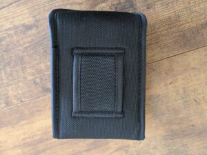 Tasche des Nikon Sportstar EX 10x25 DCF Fernglas von hinten