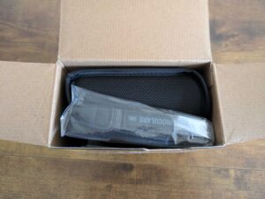 Verpackung der Nikon Sportstar EX 10x25 DCF Fernglas geöffnet