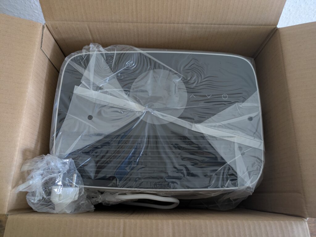 Verpackung des Bosch Dry 4000 Luftentfeuchters geöffnet (2)