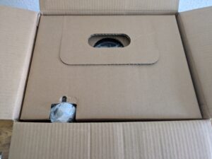 Verpackung des Bosch Dry 4000 Luftentfeuchters geöffnet