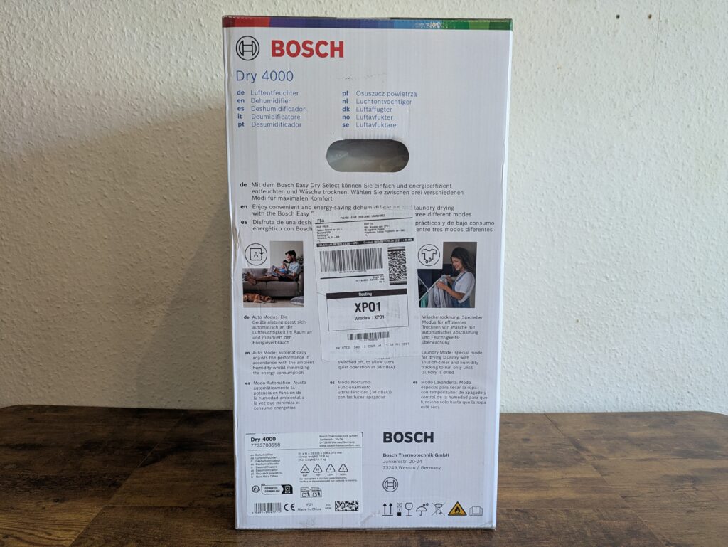 Verpackung des Bosch Dry 4000 Luftentfeuchters von rechts