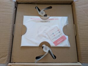Verpackung des SwitchBot K11+ Staubsauger-Roboters geöffnet