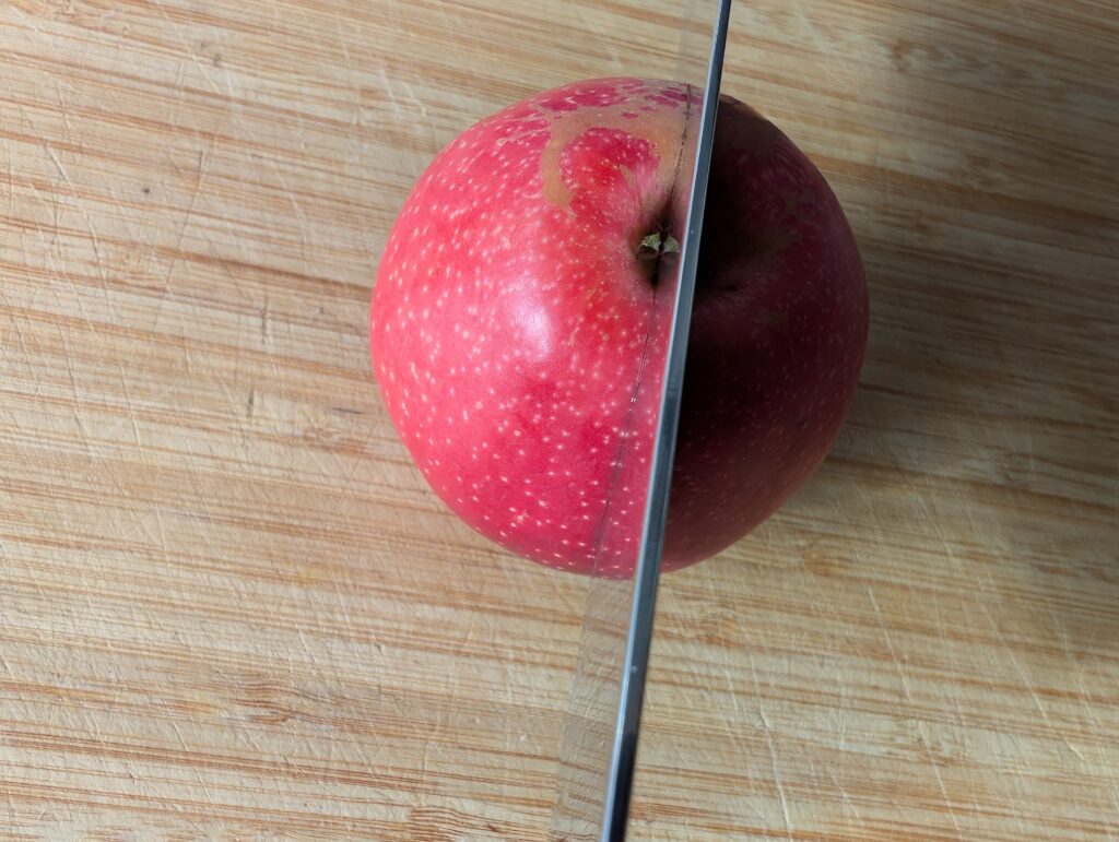 Victorinox Swiss Classic Küchenmesser Apfel schneiden