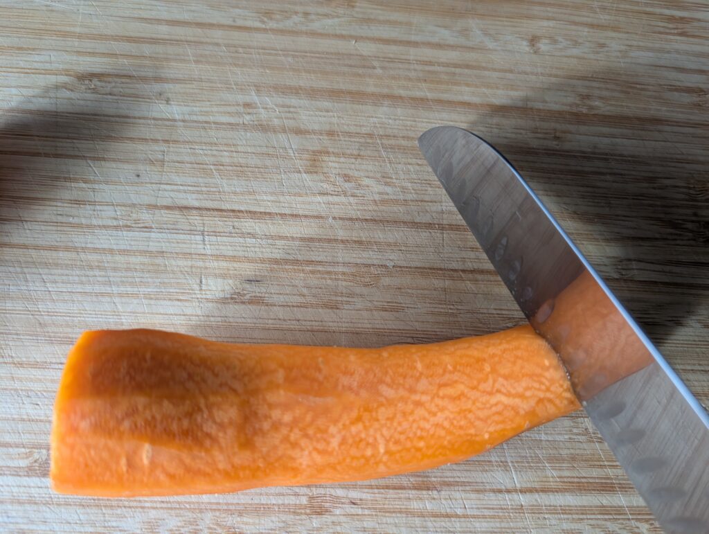 Victorinox Swiss Classic Küchenmesser Möhren schneiden 2