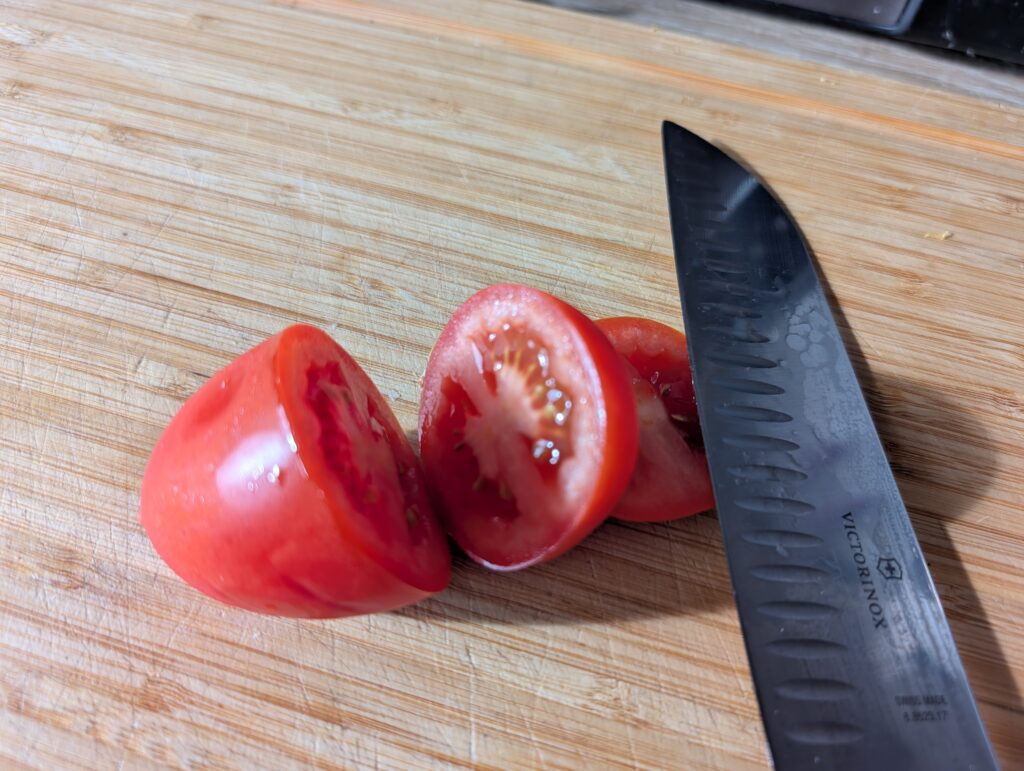 Victorinox Swiss Classic Küchenmesser Tomate schneiden
