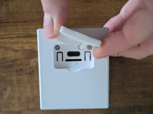 Wansview A1 Überwachungskamera von unten geöffnet