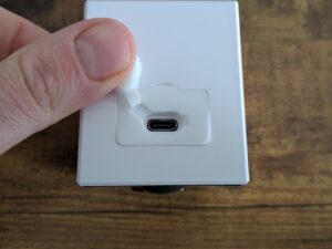 Wansview A1 Überwachungskamera von unten teilweise geöffnet