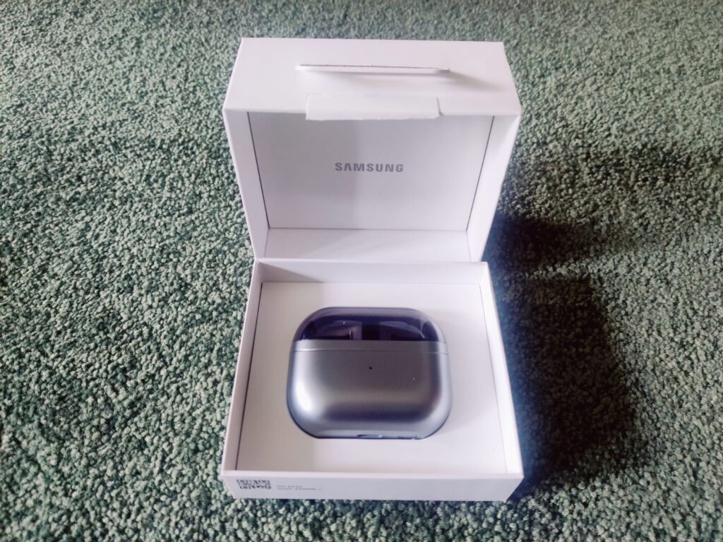 Samsung Galaxy Buds 3 In-Ear-Bluetooth-Kopfhörer in der Verpackung