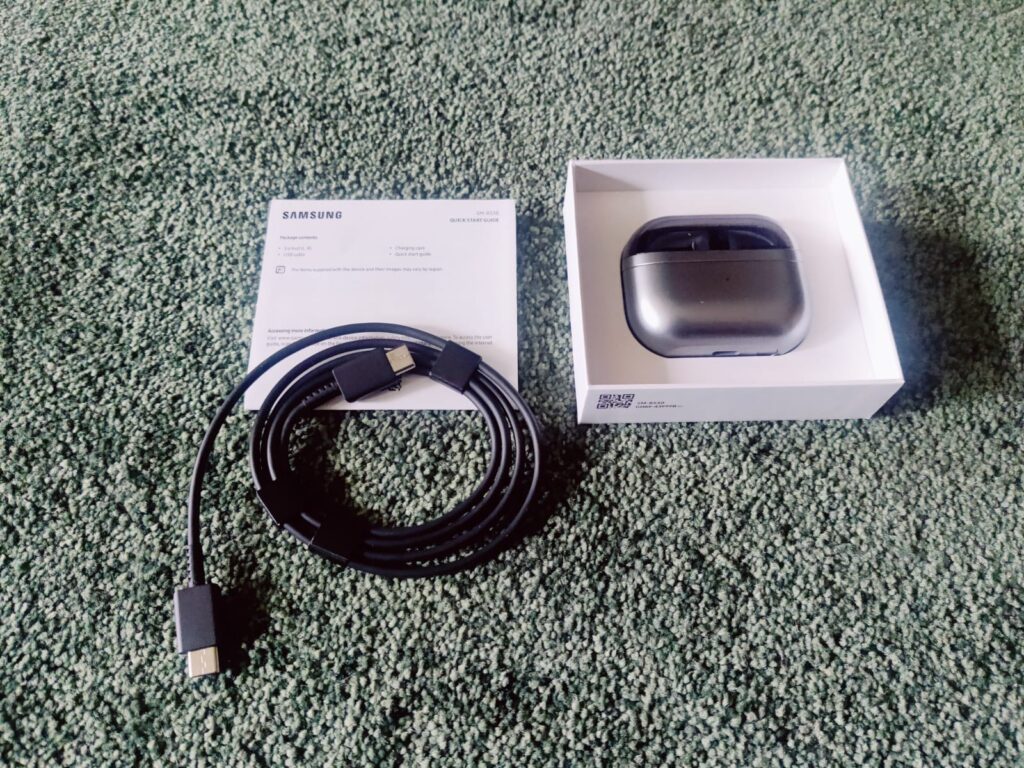 Samsung Galaxy Buds 3 In-Ear-Bluetooth-Kopfhörer mit Kabel und Anleitung