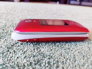 Easyfone Prime-A1 Pro Seniorenhandy von der Seite
