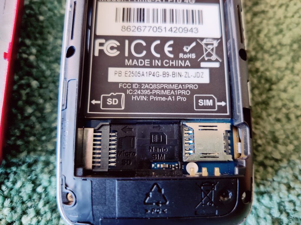 Easyfone Prime-A1 Pro Seniorenhandy SIM- und SD-Kartenslots