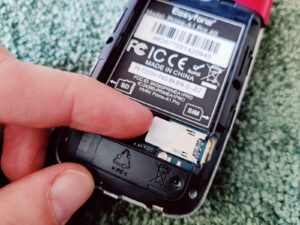 Easyfone Prime-A1 Pro Seniorenhandy Nano-SIM einlegen