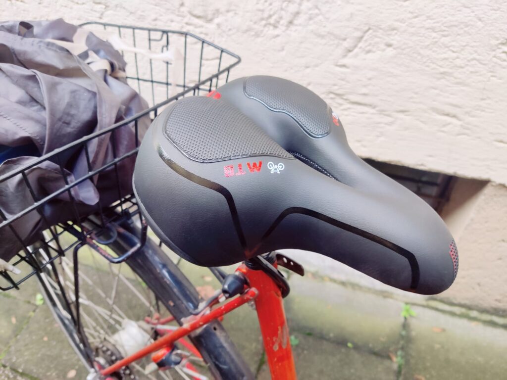 Youngdo City Fahrradsattel montiert von der Seite