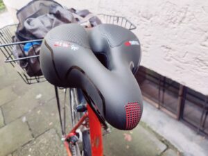 Youngdo City Fahrradsattel montiert von vorne