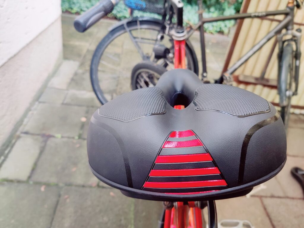 Youngdo City Fahrradsattel montiert von hinten