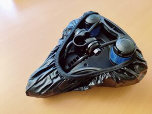 toptrek Top-01 Fahrradsattel mit Regenhülle von unten