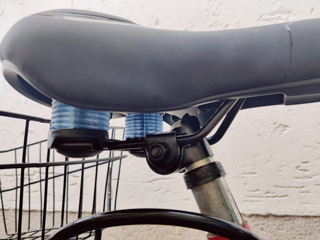 toptrek Top-01 Fahrradsattel montiert mit Federung