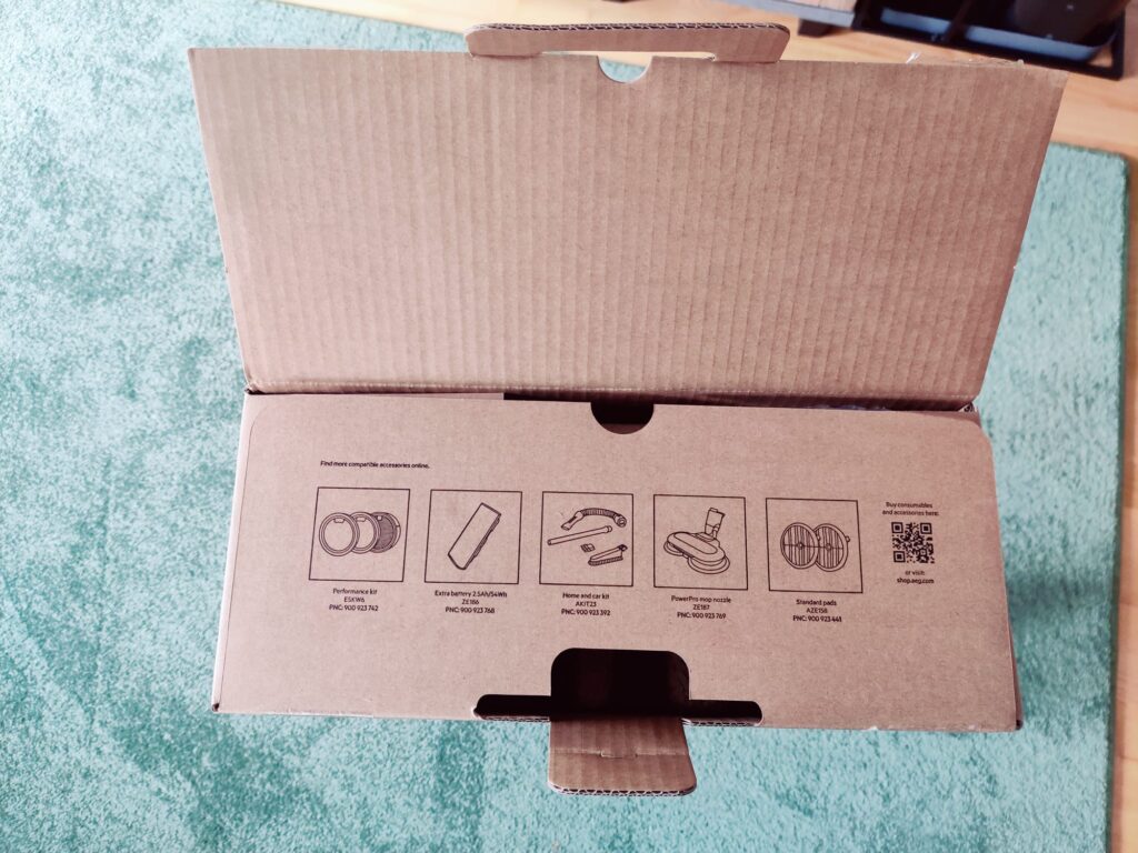 AEG 6000 AP61CB21DB Akku-Staubsauger Verpackung offen