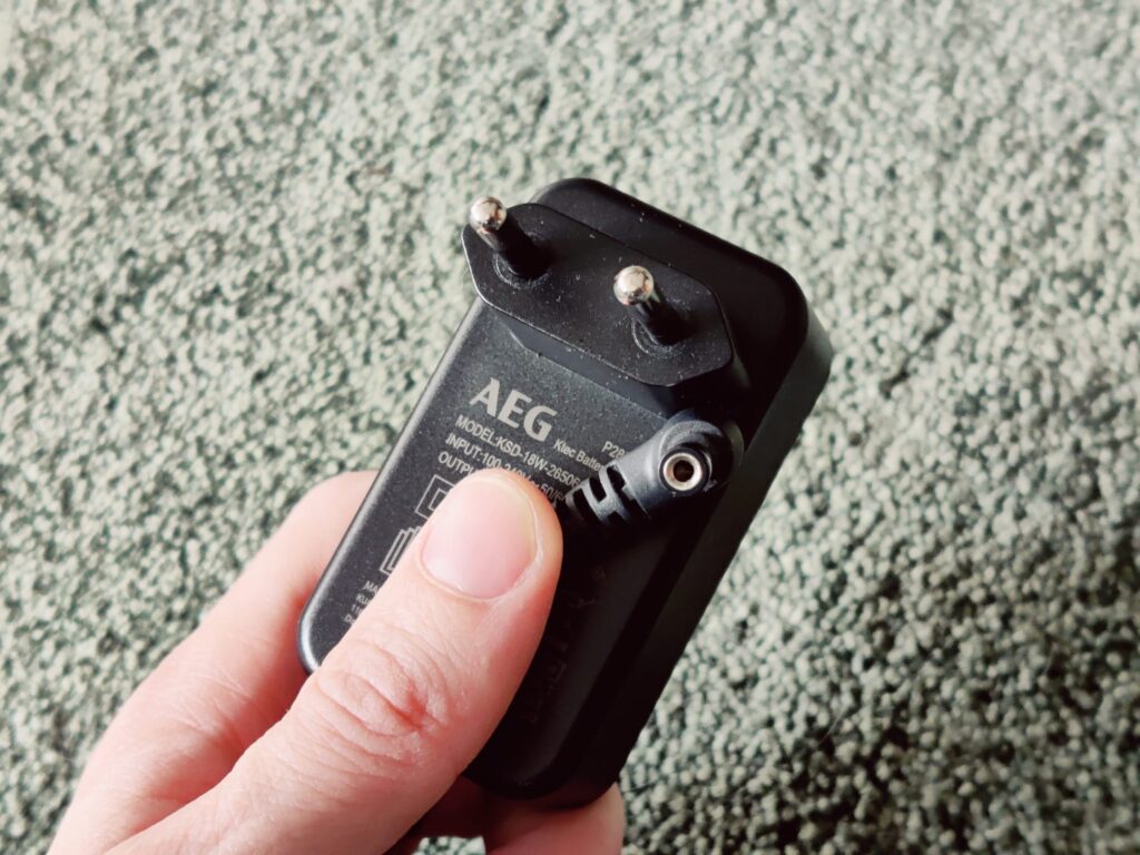 AEG 6000 AP61CB21DB Akku-Staubsauger Netzteil