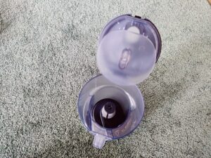 AEG 6000 AP61CB21DB Akku-Staubsauger Staubbehälter geöffnet