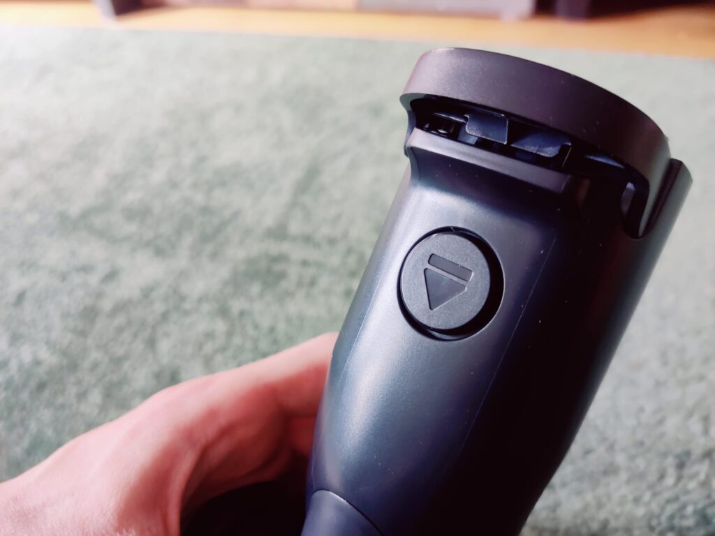 AEG 6000 AP61CB21DB Akku-Staubsauger Bodenbürste lösen