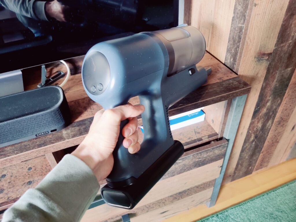 AEG 6000 AP61CB21DB Akku-Staubsauger als Handstaubsauger im Betrieb