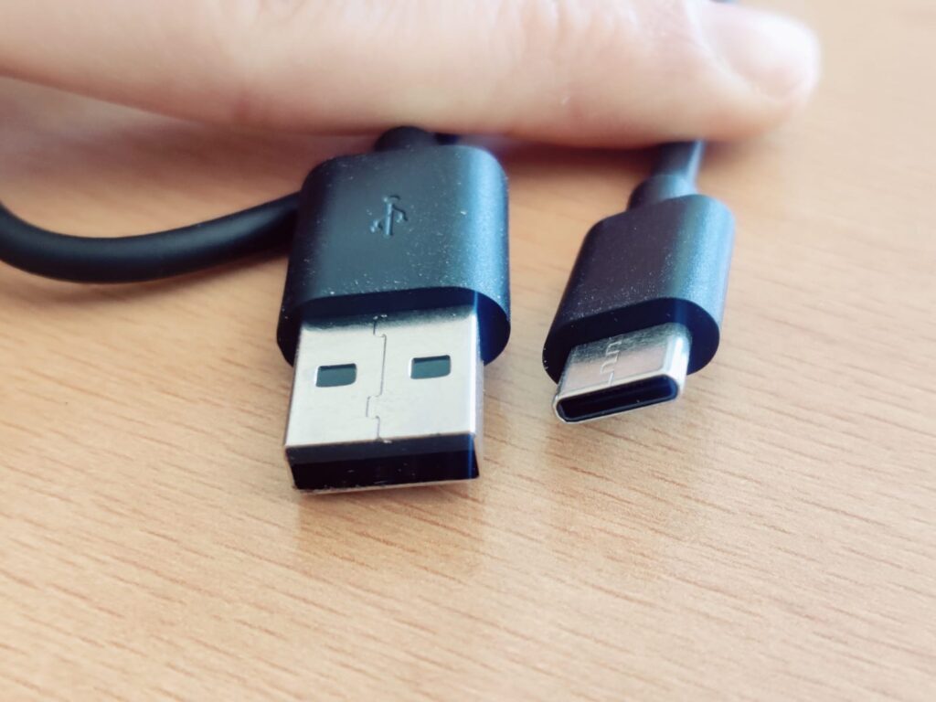 Cambridge Audio Melomania A100 In-Ear-Kopfhörer USB-C-Ladekabel