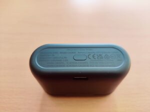 Cambridge Audio Melomania A100 In-Ear-Kopfhörer Ladecase von unten