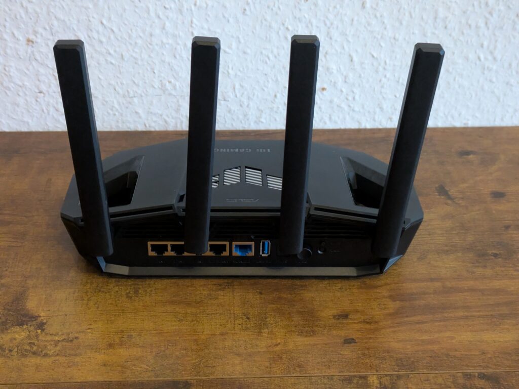 ASUS TUF Gaming BE3600 Router von hinten