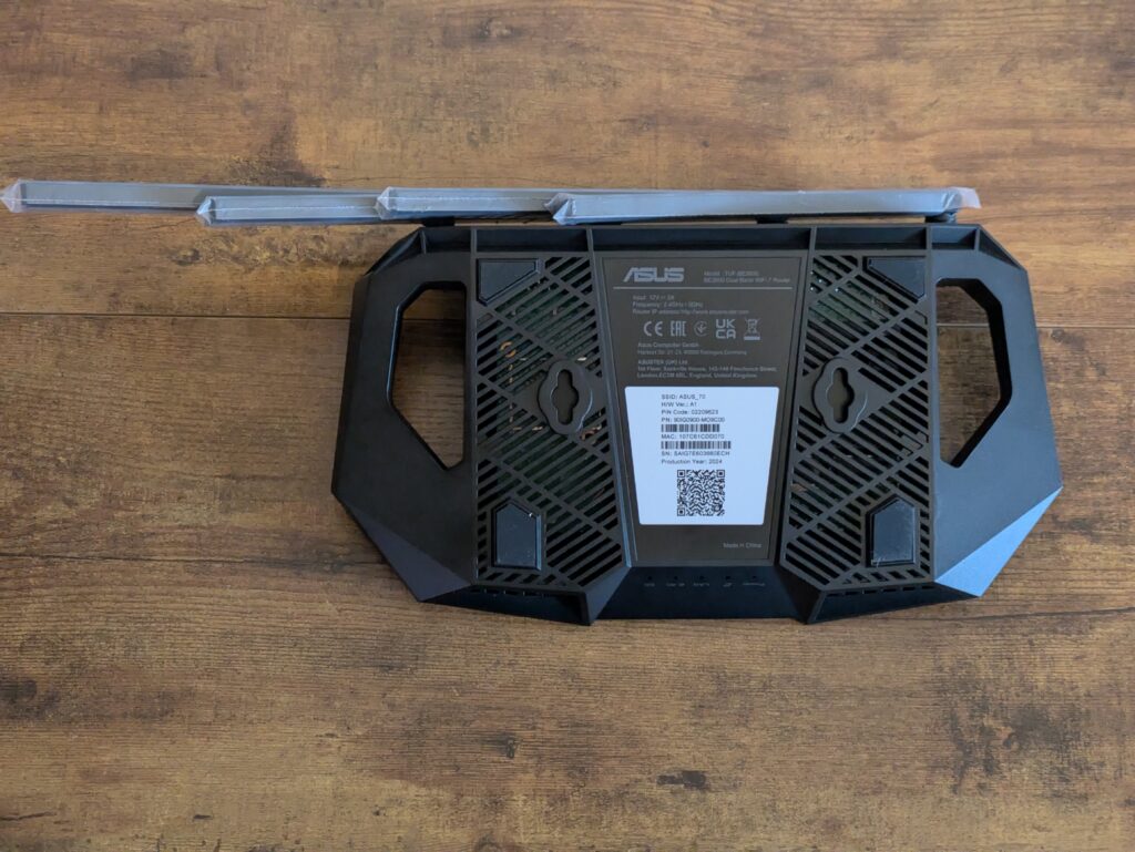 ASUS TUF Gaming BE3600 Router von unten