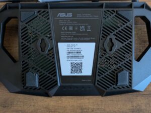 ASUS TUF Gaming BE3600 Router von unten Nahansicht