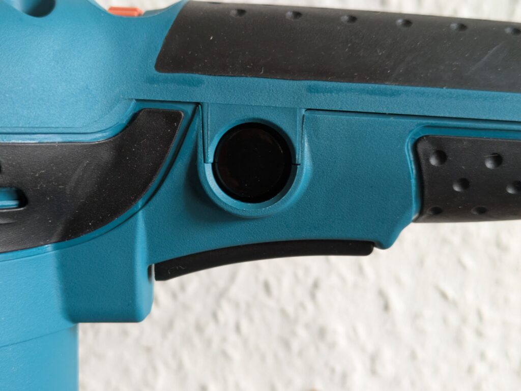 Abzug des Makita BO5041 Exzenterschleifers betätigt