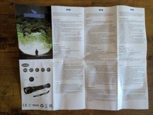 Anleitung der Shadowhawk S1007 Taschenlampe geöffnet